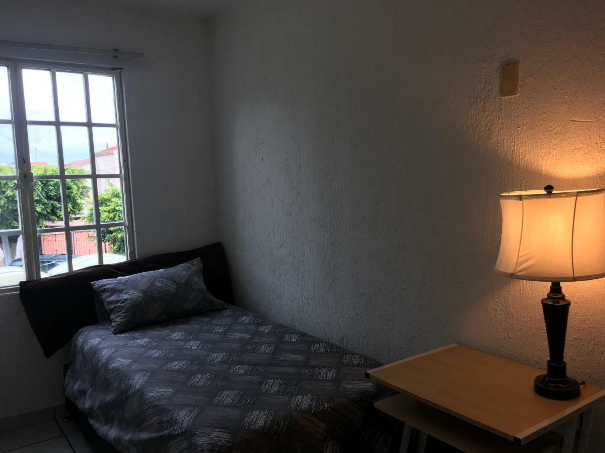Casa Bravia - Hostal Para Mujeres 瓜达拉哈拉 外观 照片